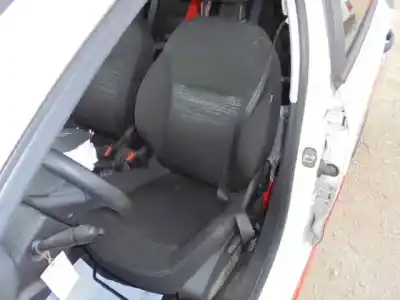 Sloopvoertuig peugeot 208 access van het jaar 2013 aangedreven 8h01