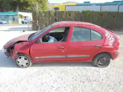 Утилизация автомобиля RENAULT MEGANE I FASE 2 BERLINA (BA0) 1.4 16V Expression 95 CV / 70 KW года 2001 питание K4JC750