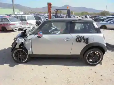 Véhicule à la ferraille MINI                                               MINI (R56)                                                                                                                                                                                                                                                 Cooper                                                                                                                                                                                                                                                     de l'année 2010 alimenté N16B16A