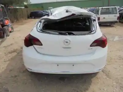 Veículo de Sucata opel astra j lim. excellence do ano 2013 alimentado a17dts