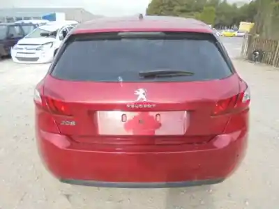 Veículo de Sucata peugeot 308 access do ano 2015 alimentado 9h05