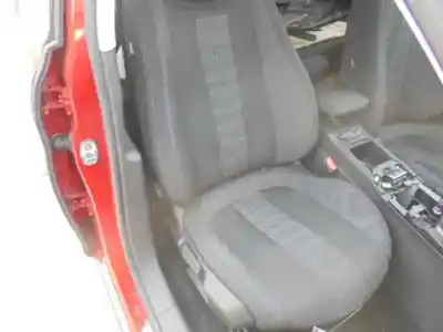 Veículo de Sucata peugeot 308 access do ano 2015 alimentado 9h05