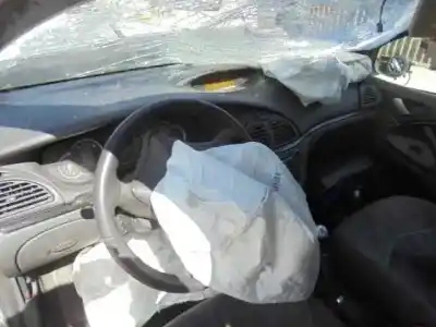 Veículo de Sucata citroen c5 berlina premier (e) do ano 2005 alimentado rhr