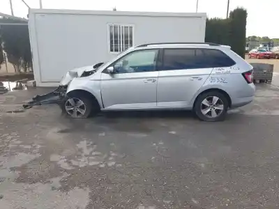 Veículo de Sucata skoda fabia active do ano 2016 alimentado cusb