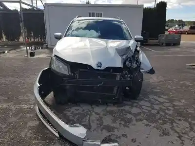 Veículo de Sucata skoda fabia active do ano 2016 alimentado cusb