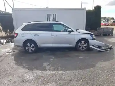 Veículo de Sucata skoda fabia active do ano 2016 alimentado cusb