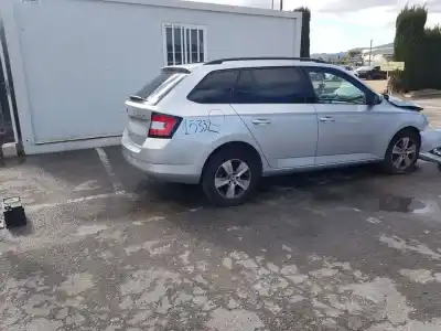Veículo de Sucata skoda fabia active do ano 2016 alimentado cusb