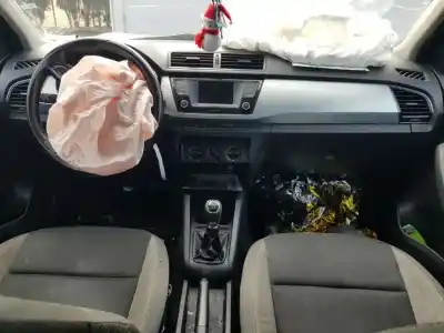 Veículo de Sucata skoda fabia active do ano 2016 alimentado cusb