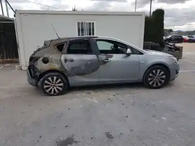 Veículo de Sucata opel astra j lim. excellence do ano 2014 alimentado a17dts