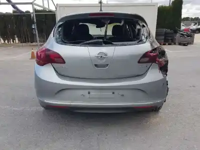 Veículo de Sucata opel astra j lim. excellence do ano 2014 alimentado a17dts