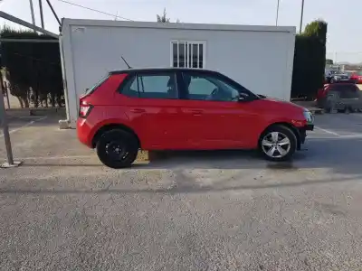 Veículo de Sucata skoda fabia active do ano 2017 alimentado chyb