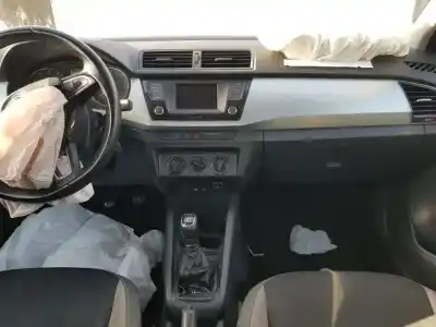 Veículo de Sucata skoda fabia active do ano 2017 alimentado chyb