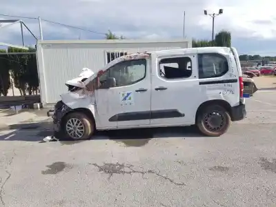 Veículo de Sucata citroen berlingo feel m do ano 2023 alimentado yh01