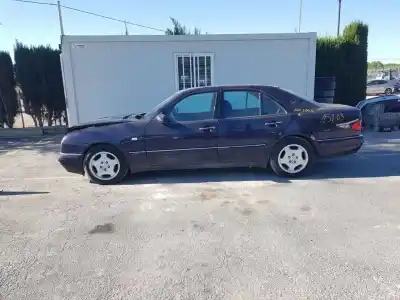Здавання транспортного засобу mercedes-benz clase e (w210) berlina diesel 220 cdi (210.006) року 1999 потужний 611961