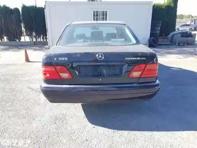 Здавання транспортного засобу mercedes-benz clase e (w210) berlina diesel 220 cdi (210.006) року 1999 потужний 611961