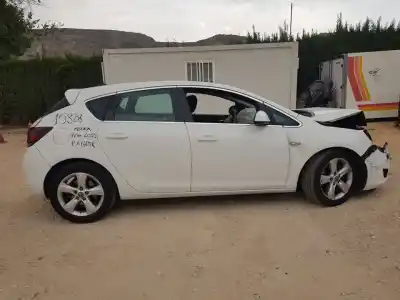 Veículo de Sucata opel astra j lim. sport do ano 2011 alimentado a17dtr