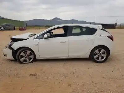 Veículo de Sucata opel astra j lim. sport do ano 2011 alimentado a17dtr