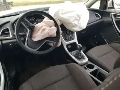 Veículo de Sucata opel astra j lim. sport do ano 2011 alimentado a17dtr