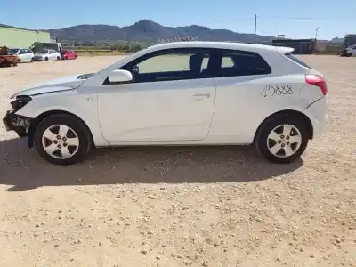 Veículo de Sucata KIA PRO_CEE´D Concept do ano 2011 alimentado G4FA