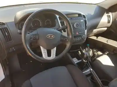 Veículo de Sucata kia pro_cee´d concept do ano 2011 alimentado g4fa