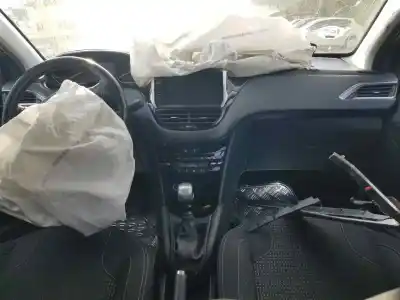 Veículo de Sucata peugeot 208 edition do ano 2018 alimentado hn05