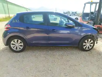 Veículo de Sucata peugeot 208 active do ano 2014 alimentado hm01