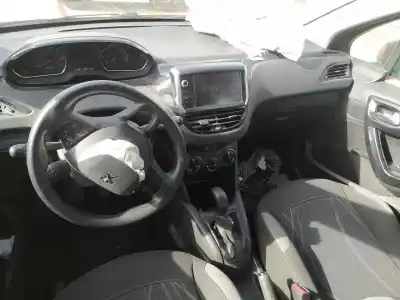 Veículo de Sucata peugeot 208 active do ano 2014 alimentado hm01