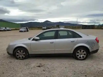 Sloopvoertuig AUDI A4 BERLINA (8E)  van het jaar 2004 aangedreven AWX