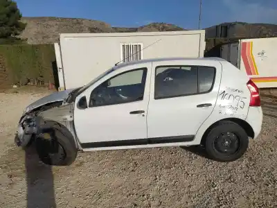 Veicolo di demolizione dacia sandero podium dell'anno 2012 alimentato 