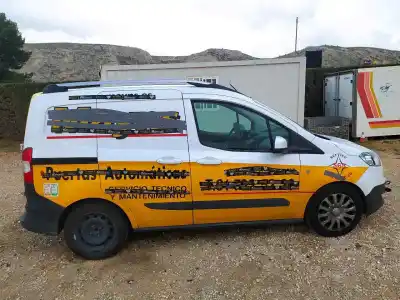 Veículo de Sucata ford transit courier combi trend do ano 2017 alimentado ugcb