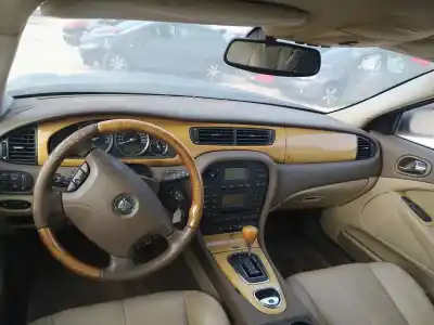 Здавання транспортного засобу jaguar s-type executive року 2004 потужний 7b