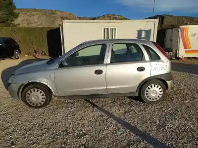 Veicolo di demolizione opel corsa c essentia dell'anno 2002 alimentato z14xe