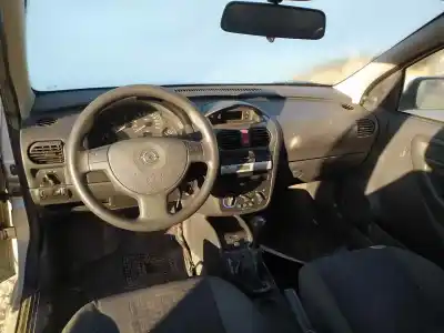 Veicolo di demolizione opel corsa c essentia dell'anno 2002 alimentato z14xe