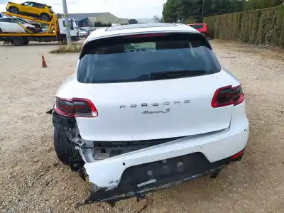 Scrapping Vehicle porsche macan (typ ) s diesel of the year 2014 powered ctba