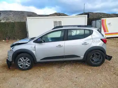 Veículo de Sucata dacia sandero stepway essential do ano 2023 alimentado h4d470