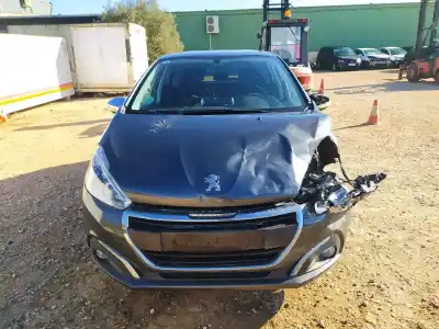 Vehicul casat peugeot 208 style al anului 2016 alimentat hm01