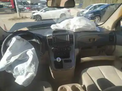 Verschrottungsfahrzeug KIA CARNIVAL EX des Jahres 2007 angetrieben J3