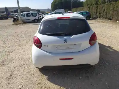 Veículo de Sucata peugeot 208 tech edition blue hdi do ano 2019 alimentado yh01