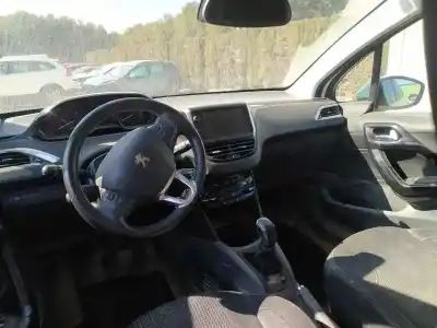 Veículo de Sucata peugeot 208 tech edition blue hdi do ano 2019 alimentado yh01