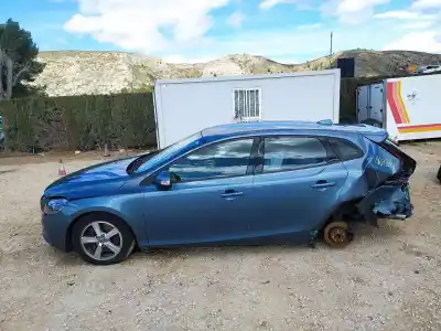 Veículo de Sucata volvo v40 fastback (525) d3 do ano 2013 alimentado d 5204 t6