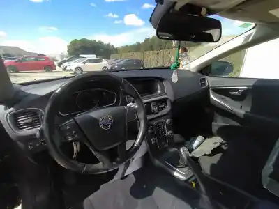 Veículo de Sucata volvo v40 fastback (525) d3 do ano 2013 alimentado d 5204 t6