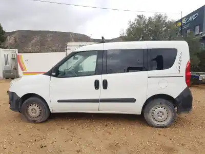 Veículo de Sucata fiat doblo autobús (263_) 1.3 d multijet (263axc1a) do ano 2012 alimentado 263a2000