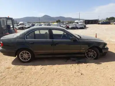 Scrapping Vehicle bmw 5 (e39) 525 d of the year 2003 powered 256d1