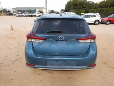 Sloopvoertuig toyota auris (_e18_) 1.8 hybrid (zwe186_) van het jaar 2015 aangedreven 2zrfxe