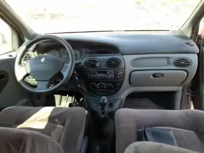 Scrapping Vehicle renault megane scenic (ja0/1_) 1.6 e (ja0f) of the year 1999 powered k7m702