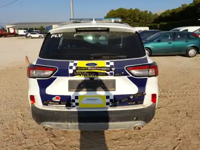 Véhicule à la ferraille ford kuga iii (dfk) 2.5 fhev de l'année 2022 alimenté bgdc