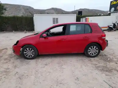 Veicolo di demolizione VOLKSWAGEN GOLF VI (5K1)  dell'anno 2009 alimentato CBD