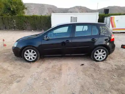 Veicolo di demolizione VOLKSWAGEN GOLF V (1K1)  dell'anno 2004 alimentato BKC