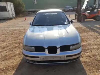 Veículo de Sucata seat leon (1m1) 1.4 16v do ano 2001 alimentado axp