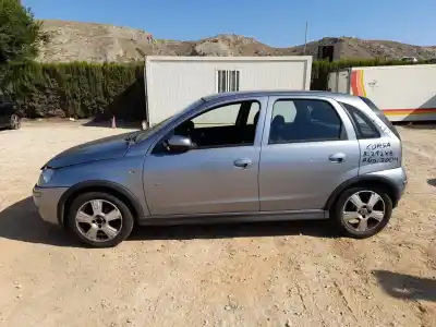 Veicolo di demolizione OPEL CORSA C (X01) 1.2 (F08, F68) dell'anno 2004 alimentato Z12XE